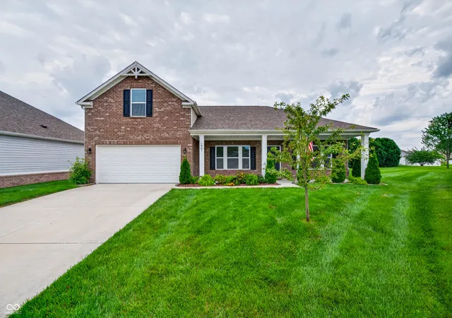 Photo 3 of Single family home for sale at 1961 Conifer Ct, Columbus, IN 47201 | MLS# 22119968 | Listing updated on 2026-09-29