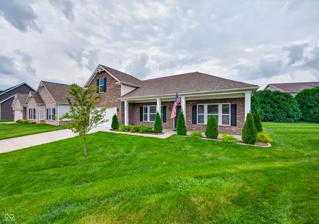 Photo 3 of Single family home for sale at 1961 Conifer Ct, Columbus, IN 47201 | MLS# 22119968 | Listing updated on 2026-09-29