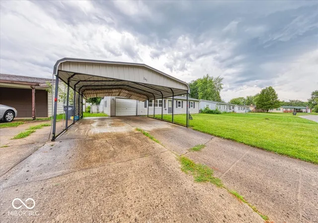 4th image of 343 Pleasant Dr, Whiteland, IN 46184 | MLS# 22119969