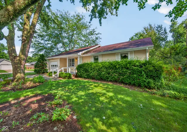 Photo 1 of Single family home for sale at 5310 Regency Dr, Columbus, IN 47203 | MLS# 22119982 | Listing updated on 2026-09-16