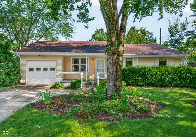 Photo 3 of Single family home for sale at 5310 Regency Dr, Columbus, IN 47203 | MLS# 22119982 | Listing updated on 2026-09-16