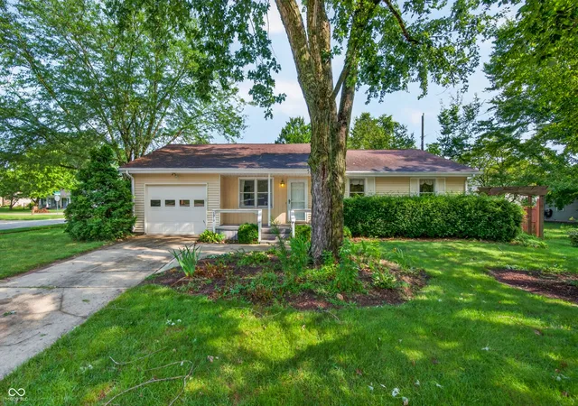Photo 4 of Single family home for sale at 5310 Regency Dr, Columbus, IN 47203 | MLS# 22119982 | Listing updated on 2026-09-16