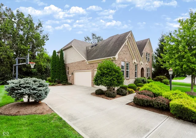 Photo 3 of Sale Pending at 275 N Bend Dr, Greenwood, IN 46142 | MLS# 22120006 | Listing updated on 2026-09-20