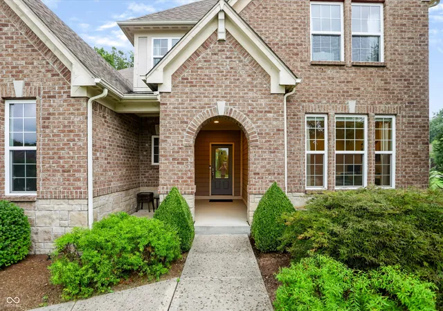 Photo 3 of Sale Pending at 275 N Bend Dr, Greenwood, IN 46142 | MLS# 22120006 | Listing updated on 2026-09-20