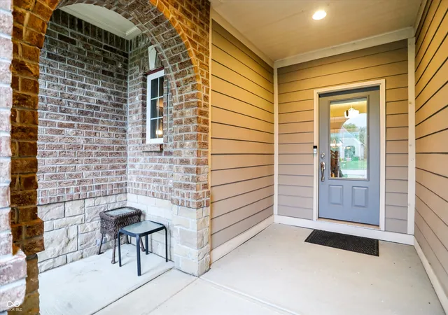 Photo 4 of Sale Pending at 275 N Bend Dr, Greenwood, IN 46142 | MLS# 22120006 | Listing updated on 2026-09-20