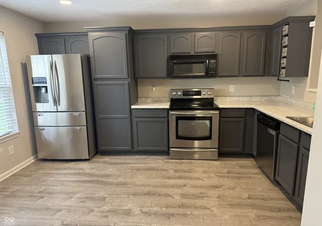 Photo 2 of Single family home for sale at 1394 Valley Frg Dr, Indianapolis, IN 46234 | MLS# 22120014 | Listing updated on 2026-10-06