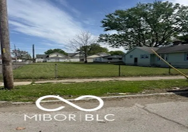 2nd image of 1221 Lee St, Indianapolis, IN 46221 | MLS# 22120028