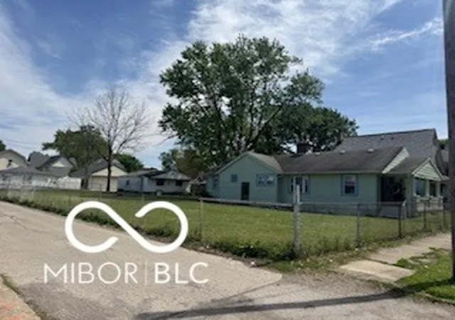 3rd image of 1221 Lee St, Indianapolis, IN 46221 | MLS# 22120028