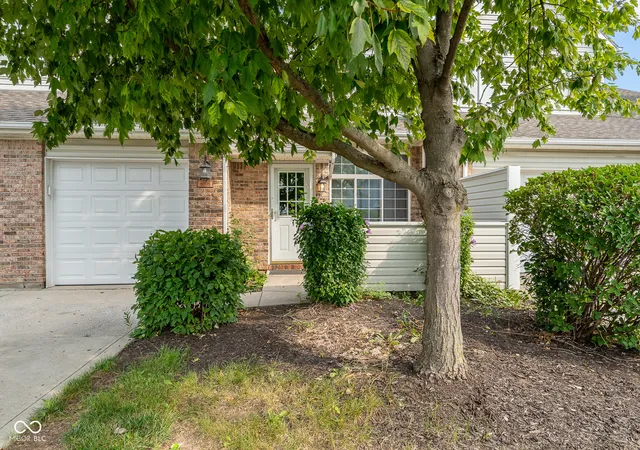 2nd image of 6006 Racine Ln, Indianapolis, IN 46254 | MLS# 22120035