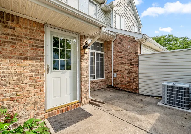4th image of 6006 Racine Ln, Indianapolis, IN 46254 | MLS# 22120035