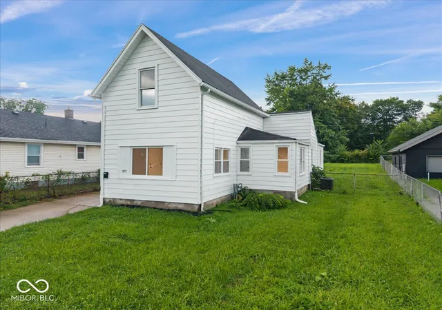 1st image of 1917 Cedar St, Anderson, IN 46016 | MLS# 22120048