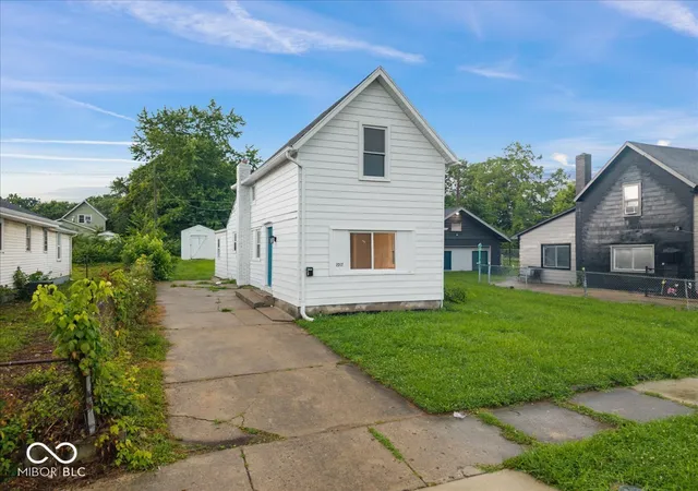 Photo 3 of Single family home for sale at 1917 Cedar St, Anderson, IN 46016 | MLS# 22120048 | Listing updated on 2026-09-25