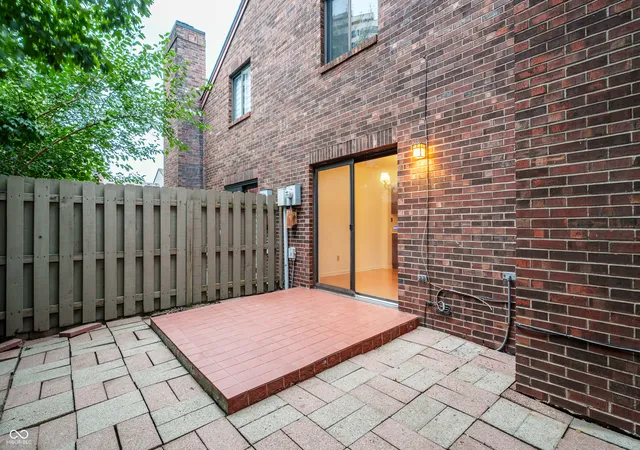 32nd image of 362 E Arch St, Indianapolis, IN 46202 | MLS# 22120059