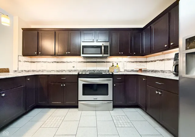 Photo 4 of Sale Pending at 16947 Cimarron Pass, Noblesville, IN 46060 | MLS# 22120070 | Listing updated on 2026-09-15