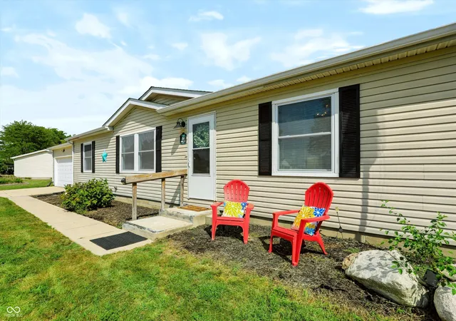 Photo 3 of Sale Pending at 150 Sunset Ct, Cicero, IN 46034 | MLS# 22120071 | Listing updated on 2026-09-22