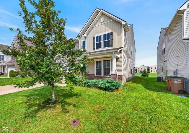 3rd image of 2462 Creekland Dr, Columbus, IN 47201 | MLS# 22120092