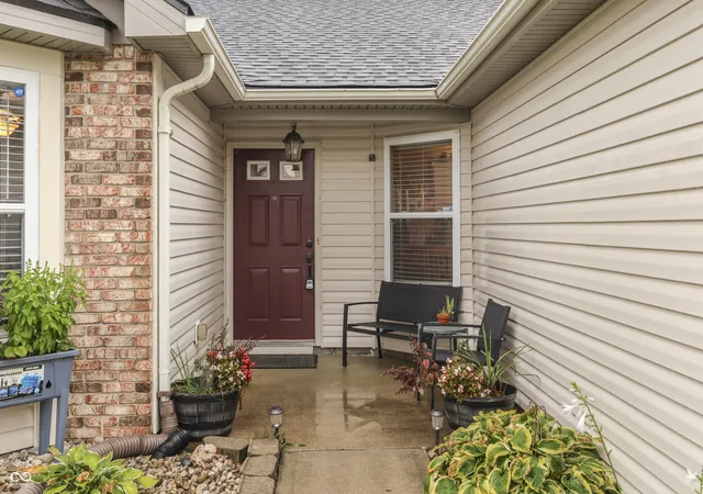 Photo 3 of Single family home for sale at 2369 Orchard Crk Dr, Columbus, IN 47201 | MLS# 22120102 | Listing updated on 2026-08-30
