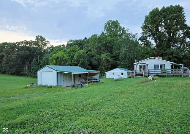 2nd image of 1825 W Three Story Hill Rd, Morgantown, IN 46160 | MLS# 22120108