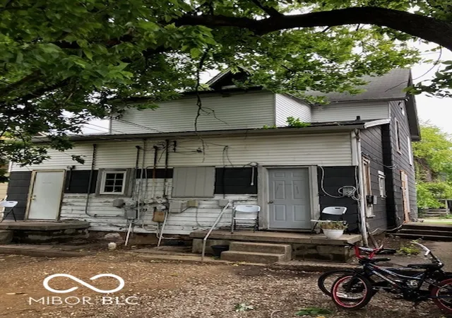 2nd image of 2521 E 10th St, Indianapolis, IN 46201 | MLS# 22120114