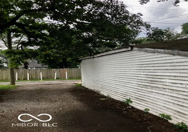 3rd image of 2521 E 10Th St, Indianapolis, IN 46201 | MLS# 22120114