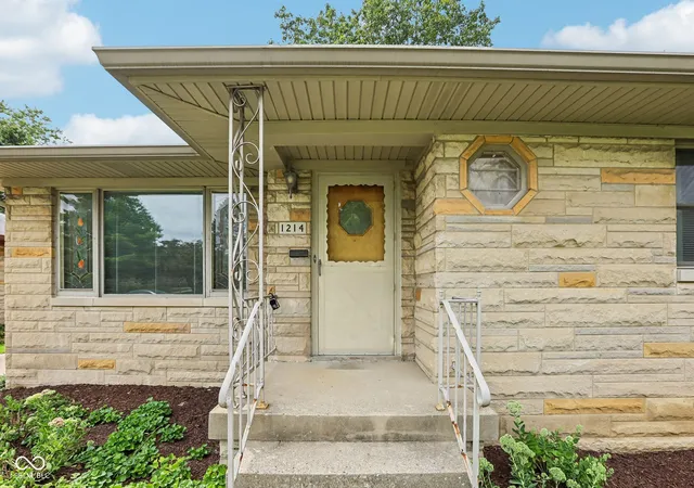 2nd image of 1214 Lesley Ave, Indianapolis, IN 46219 | MLS# 22120123