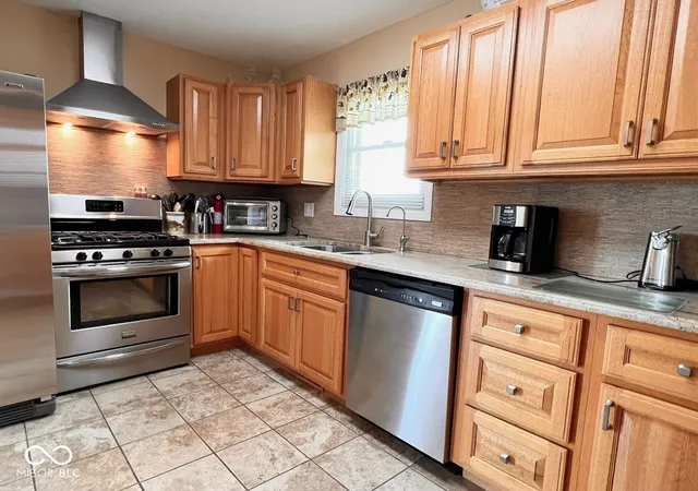 2nd image of 2600 Laurelwood Dr, Martinsville, IN 46151 | MLS# 22120128
