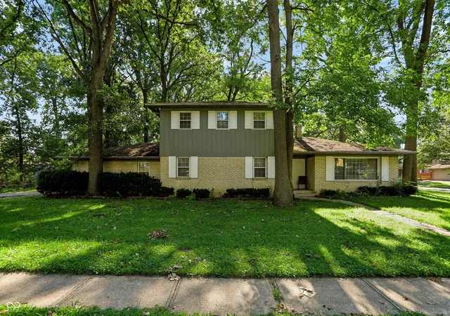 Photo 1 of Sale Pending at 2009 Caribbean Dr, Indianapolis, IN 46219 | MLS# 22120134 | Listing updated on 2026-09-21