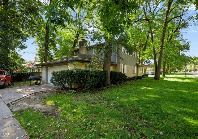 2nd image of 2009 Caribbean Dr, Indianapolis, IN 46219 | MLS# 22120134