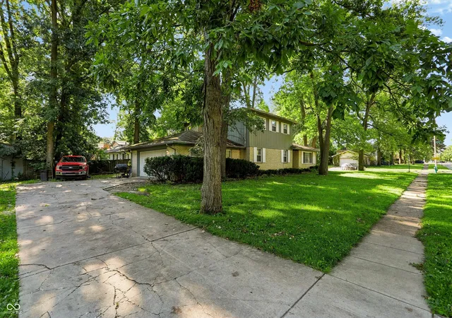 Photo 3 of Sale Pending at 2009 Caribbean Dr, Indianapolis, IN 46219 | MLS# 22120134 | Listing updated on 2026-09-21