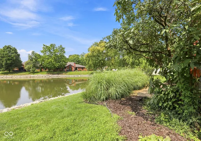 5th image of 2063 Oak Run S Dr, Indianapolis, IN 46260 | MLS# 22120148