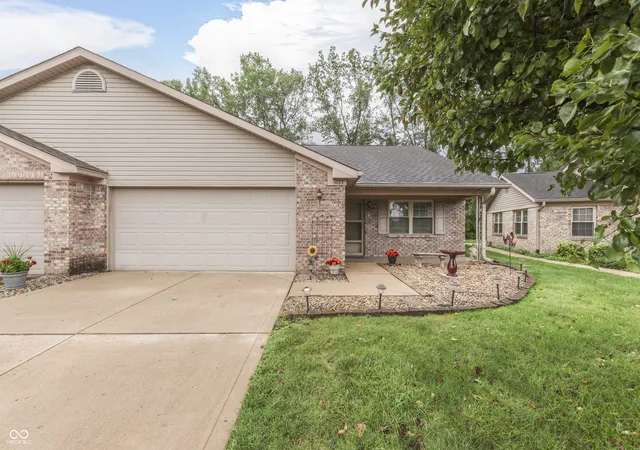 Single family home for sale at 4025 Oak Trl Dr, Indianapolis, IN 46237 | MLS# 22120162
