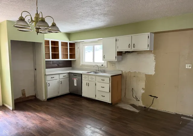 Photo 3 of Single family home for sale at 5868 Hillside Ave, Indianapolis, IN 46220 | MLS# 22120187 | Listing updated on 2026-08-14