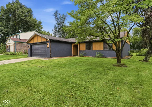 2nd image of 7210 Chimney Rock Ct, Indianapolis, IN 46217 | MLS# 22120219
