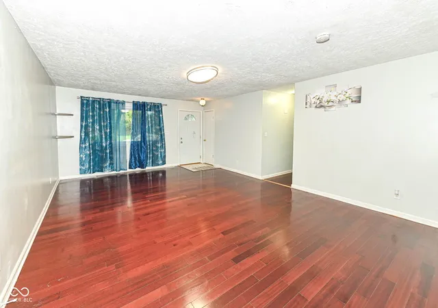 4th image of 327 Buffalo Dr, Indianapolis, IN 46217 | MLS# 22120220