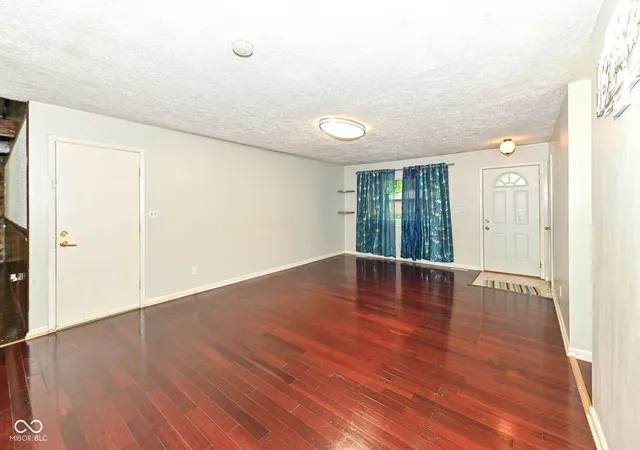 5th image of 327 Buffalo Dr, Indianapolis, IN 46217 | MLS# 22120220