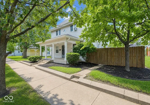 Photo 3 of Single family home for sale at 611 S Lebanon St, Lebanon, IN 46052 | MLS# 22120222 | Listing updated on 2026-09-14