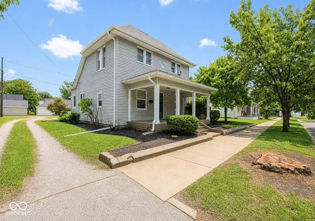 Photo 3 of Sale Pending at 611 S Lebanon St, Lebanon, IN 46052 | MLS# 22120222 | Listing updated on 2026-09-27