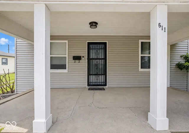 Photo 4 of Sale Pending at 611 S Lebanon St, Lebanon, IN 46052 | MLS# 22120222 | Listing updated on 2026-09-27