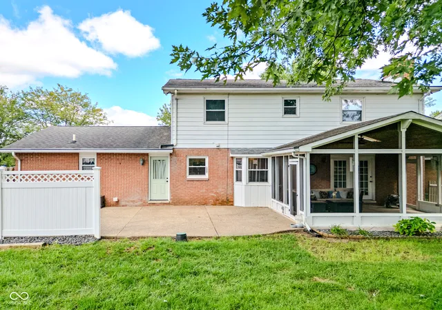 Photo 3 of Single family home for sale at 2604 California St, Columbus, IN 47201 | MLS# 22120224 | Listing updated on 2026-10-01