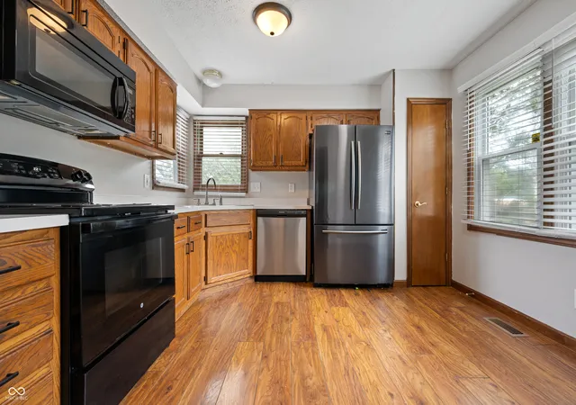 2nd image of 1619 Park Chase Pl, Indianapolis, IN 46229 | MLS# 22120256