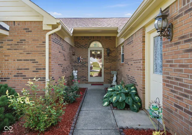 3rd image of 5747 Cross Bridge Wy, Plainfield, IN 46168 | MLS# 22120266