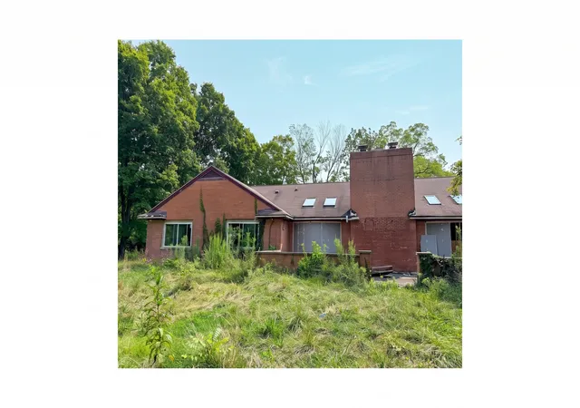 2nd image of 1910 S Arlington Ave, Indianapolis, IN 46203 | MLS# 22120292