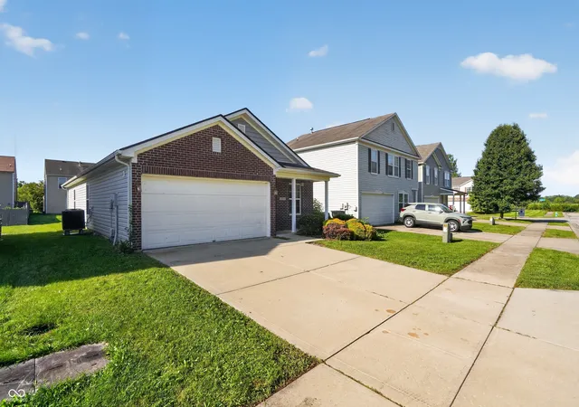 Photo 2 of Sale Pending at 11311 Cuyahoga Dr, Indianapolis, IN 46235 | MLS# 22120306 | Listing updated on 2026-10-27