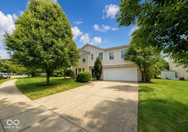 3rd image of 14463 Lee Stewart Ln, Fishers, IN 46038 | MLS# 22120316