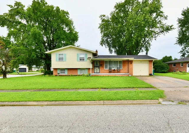 2nd image of 1421 Denver Dr, Plainfield, IN 46168 | MLS# 22120317