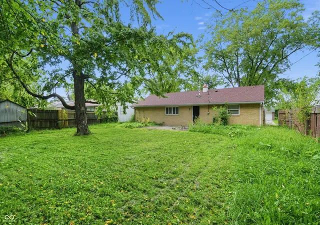 Photo 4 of Single family home for sale at 3707 N Brentwood Ave, Indianapolis, IN 46235 | MLS# 22120326 | Listing updated on 2026-10-21