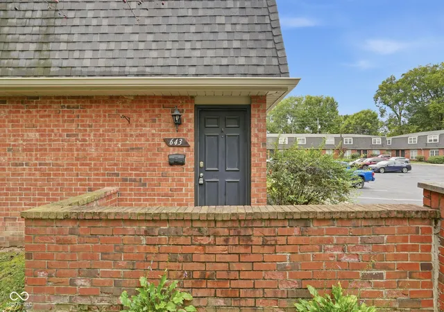 Photo 2 of Single family home for sale at 643 Northview Ave, Indianapolis, IN 46220 | MLS# 22120329 | Listing updated on 2026-10-02