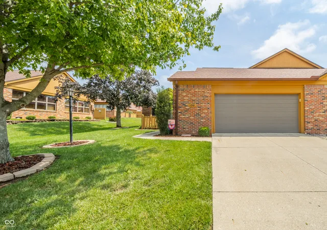 3rd image of 136 College Pkwy, Anderson, IN 46012 | MLS# 22120334