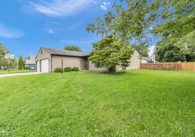 Photo 3 of Single family home for sale at 371 Watercrest Way, Avon, IN 46123 | MLS# 22120340 | Listing updated on 2026-09-17