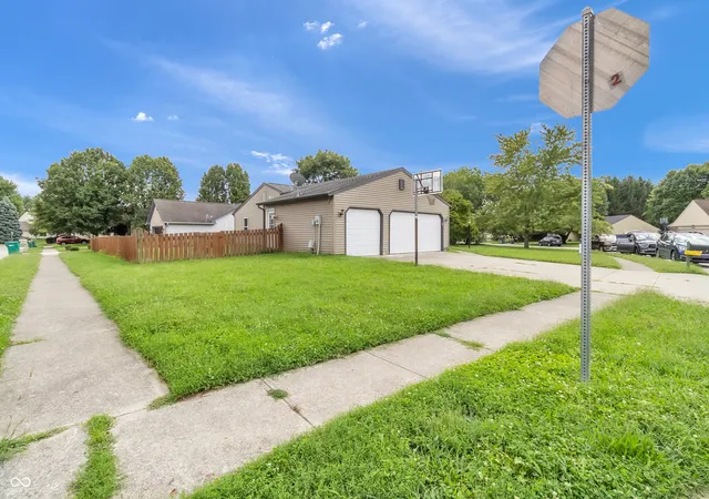 Photo 3 of Single family home for sale at 371 Watercrest Way, Avon, IN 46123 | MLS# 22120340 | Listing updated on 2026-09-17